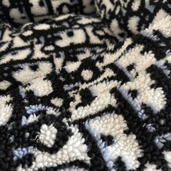 Brand New Designer Dog Car Fleece Travel Bed - Picture 3 of 4